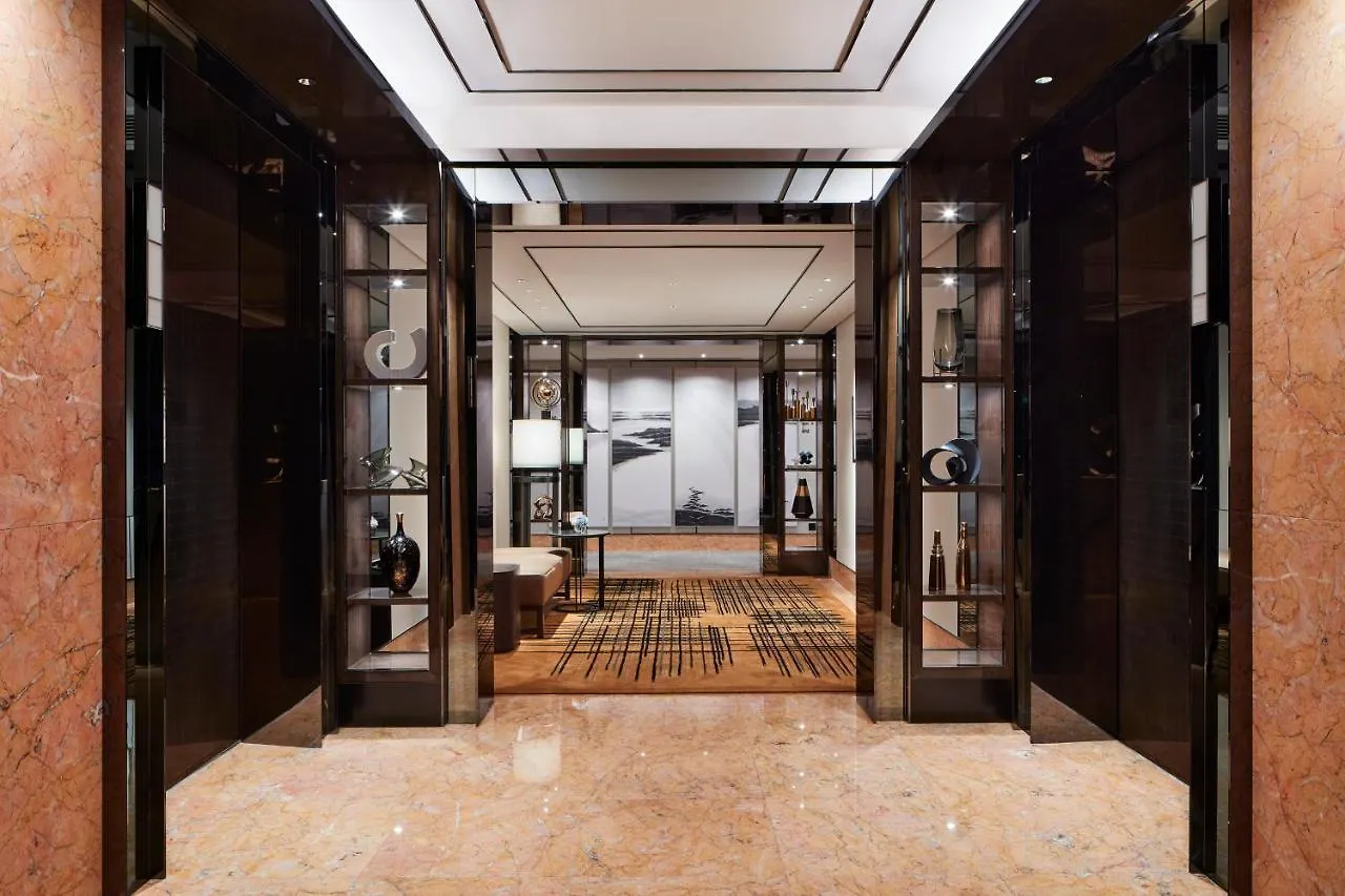 Four Seasons Hotel Hong Kong 5*,  China