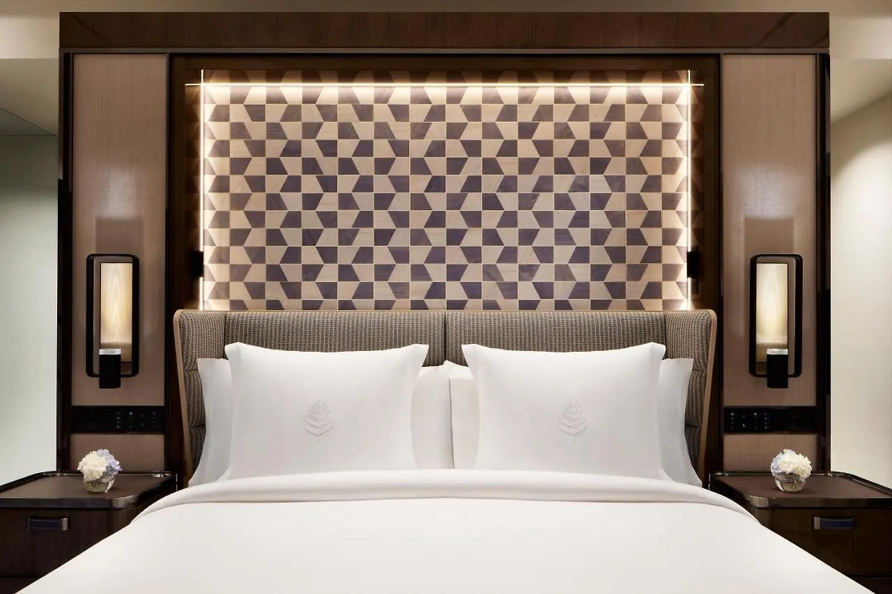 Four Seasons Hotel Hong Kong