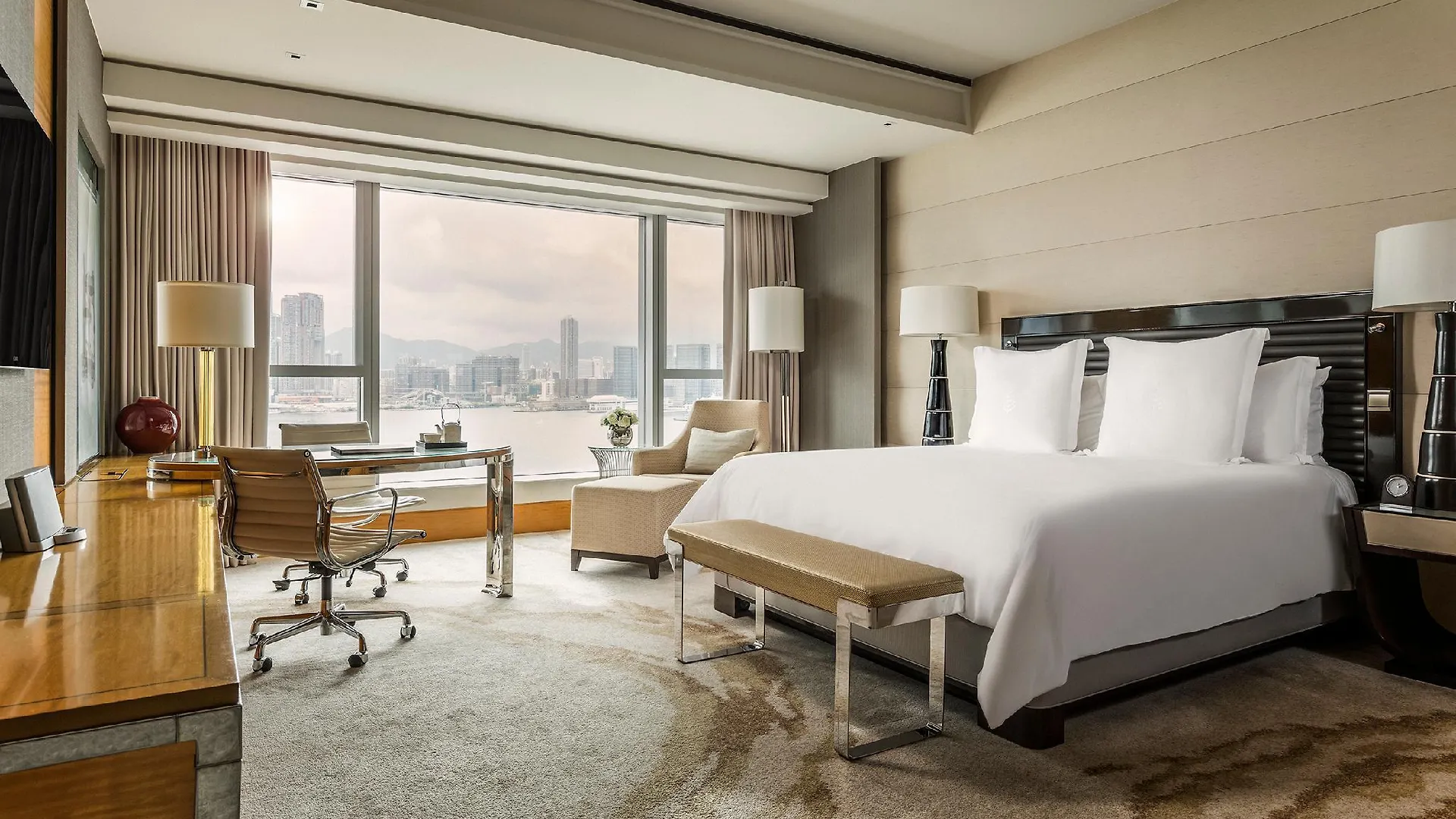 Four Seasons Hotel Hong Kong