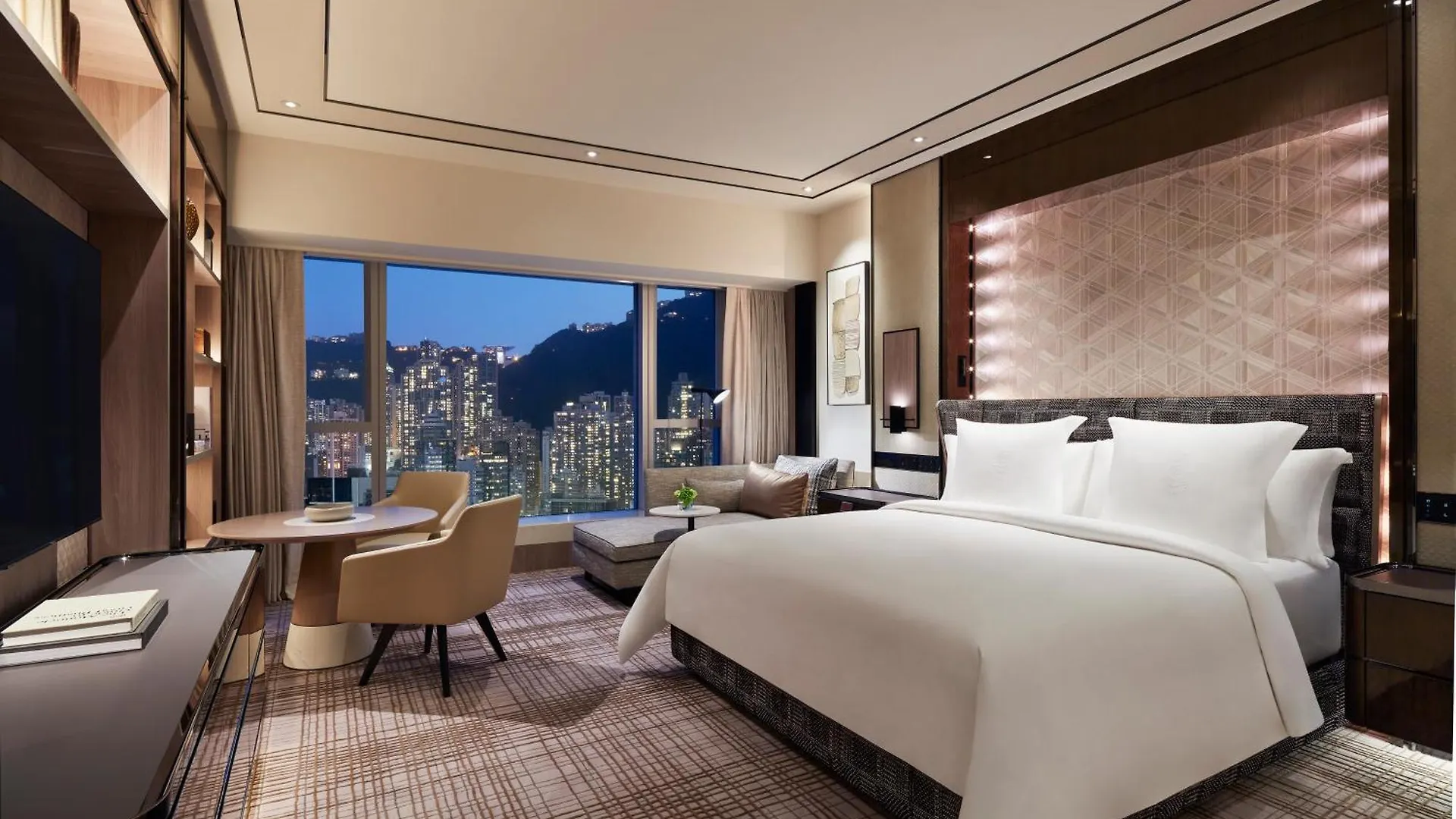 Four Seasons Hotel Hong Kong