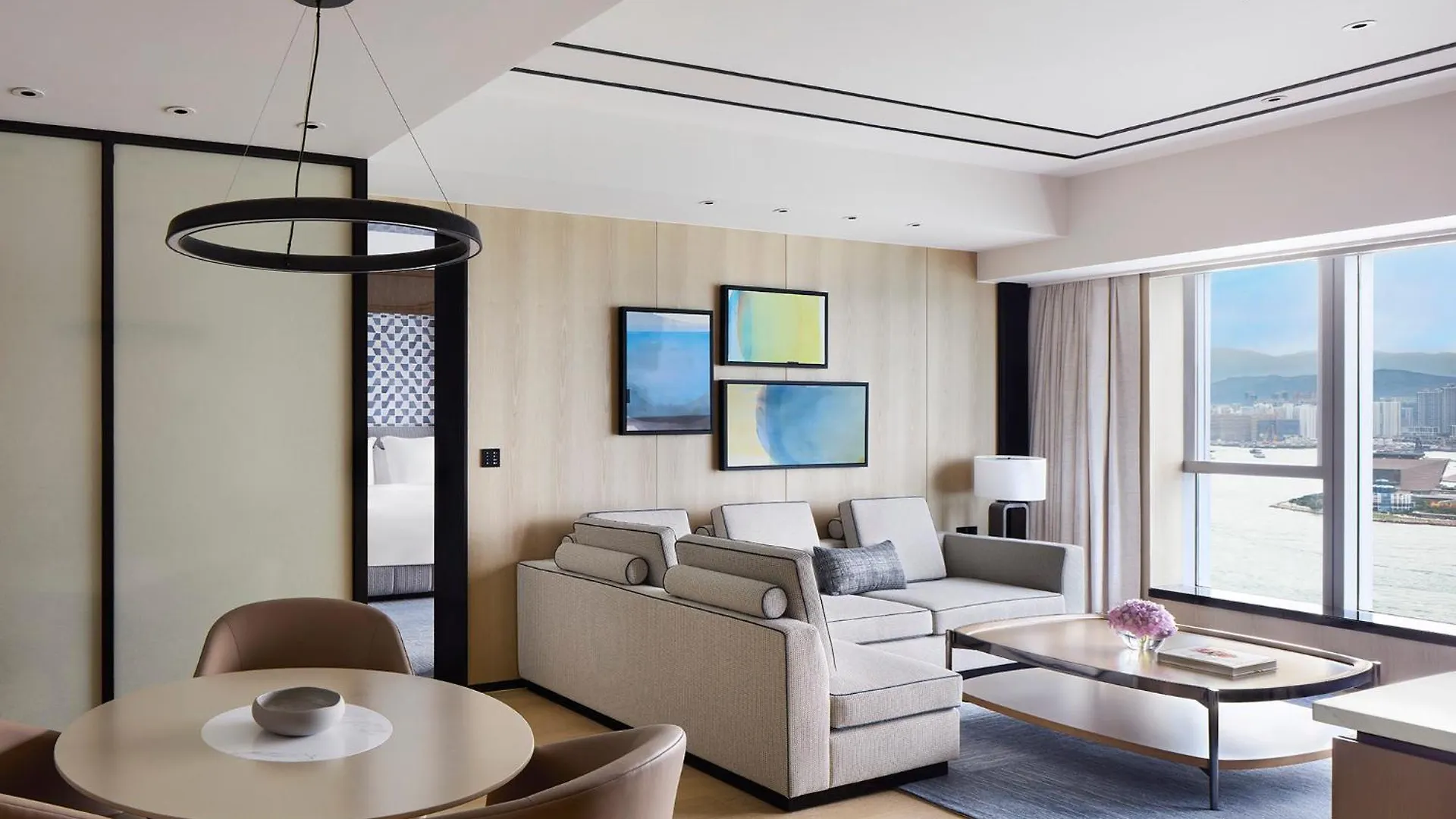 Four Seasons Hotel Hong Kong