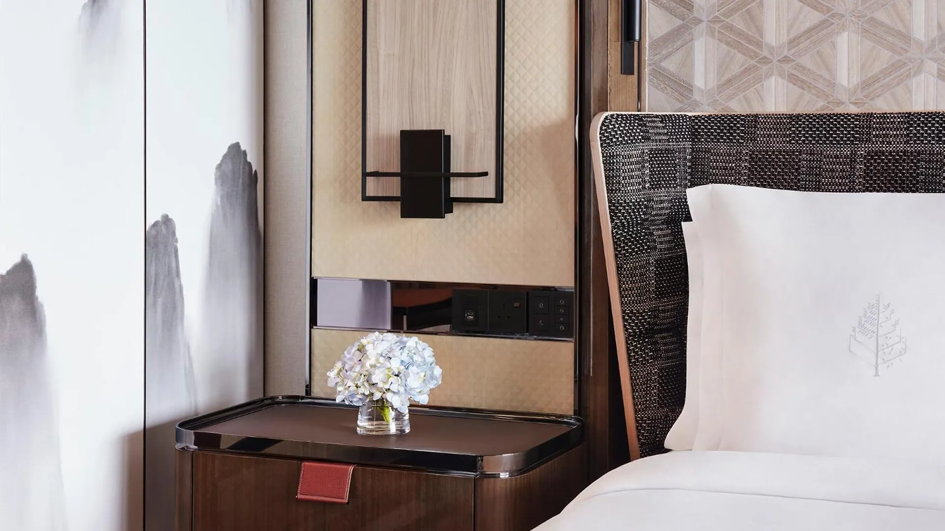 Four Seasons Hotel Hong Kong