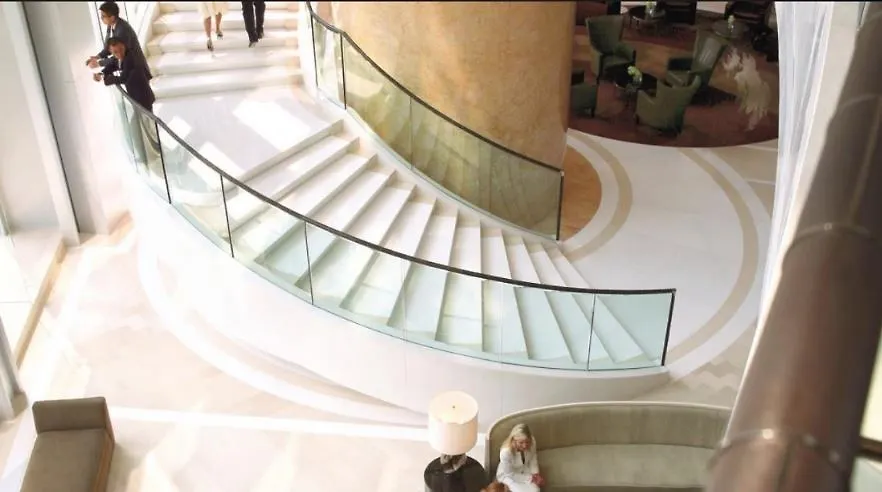Four Seasons Hotel Hong Kong 5*,