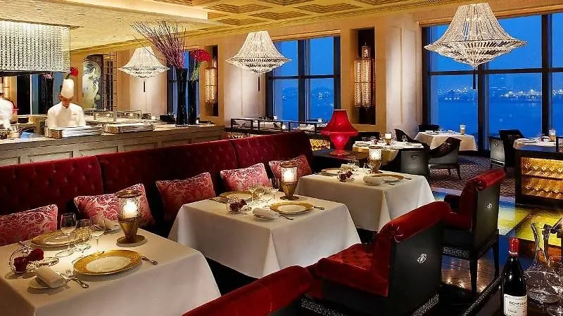 Four Seasons Hotel Hong Kong