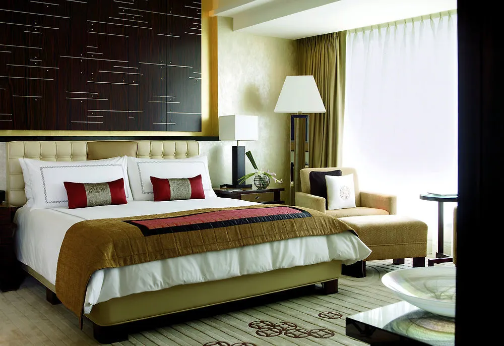 Four Seasons Hotel Hong Kong