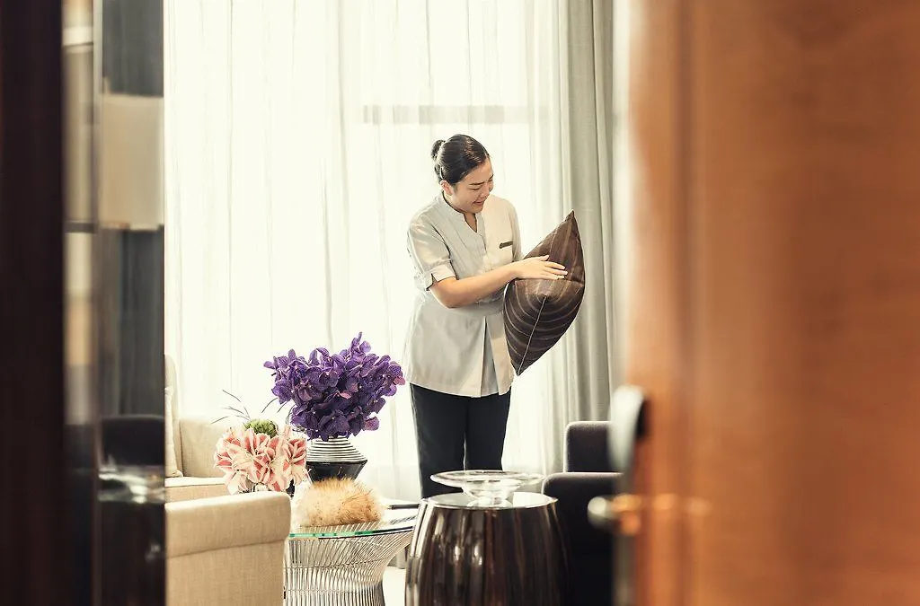 Four Seasons Hotel Hong Kong