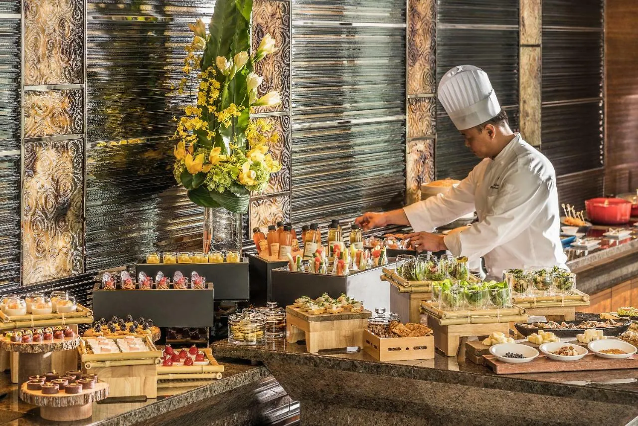 Four Seasons Hotel Hong Kong 5*,