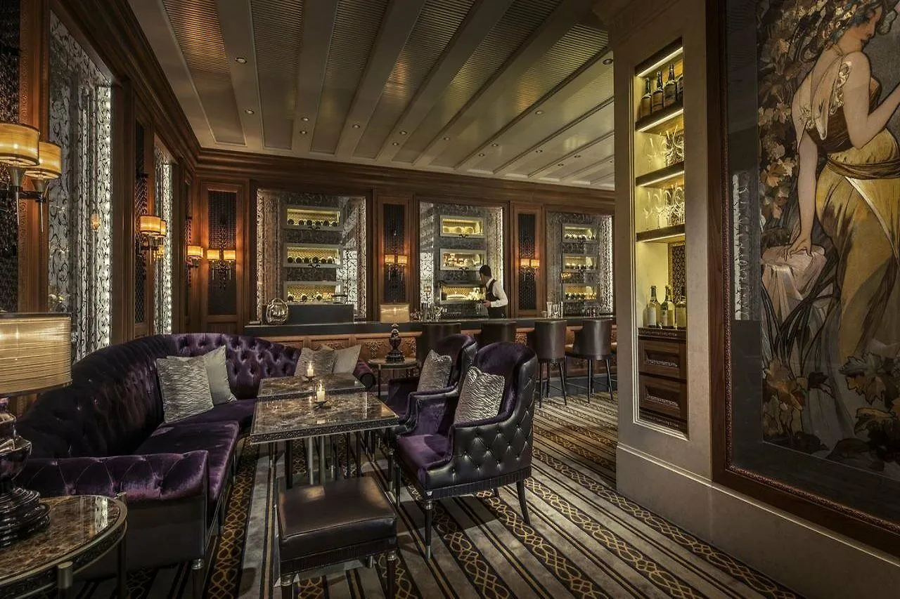 Four Seasons Hotel Hong Kong