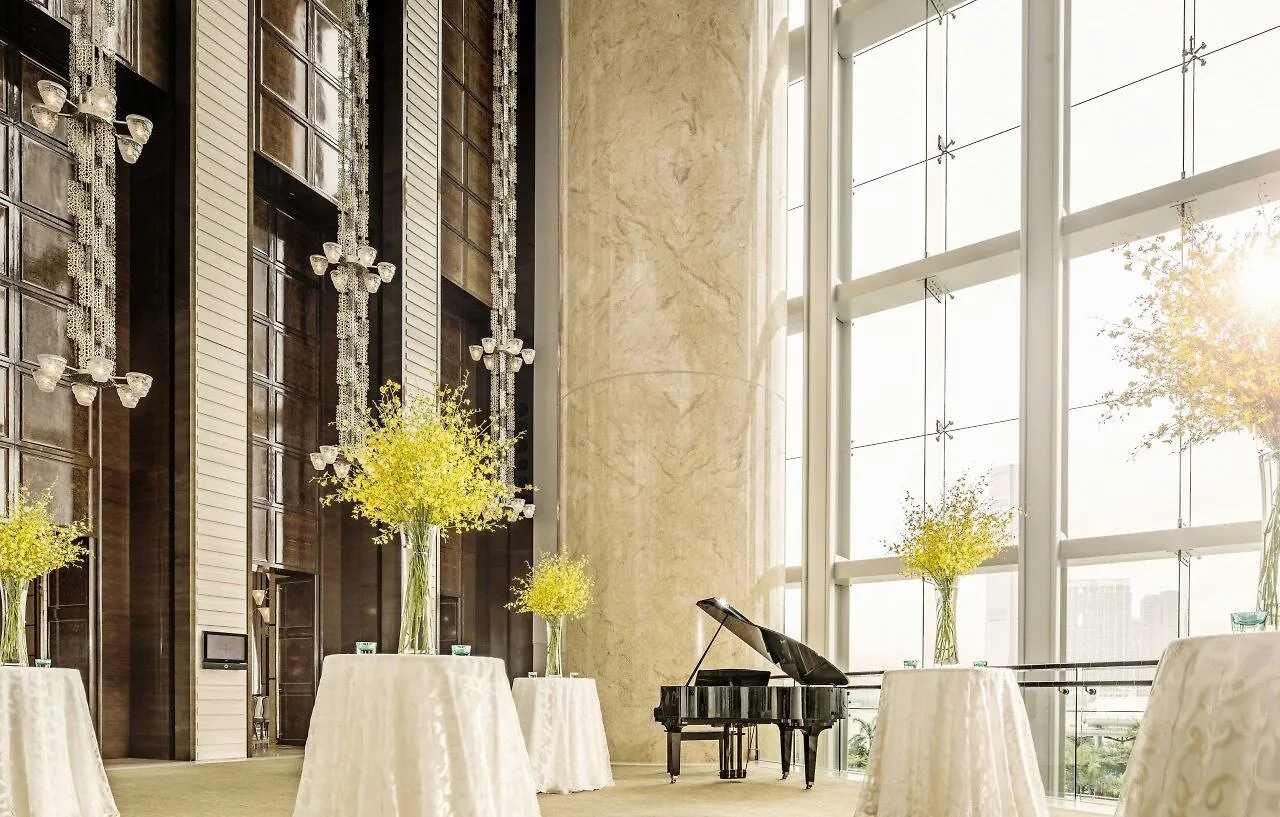 Four Seasons Hotel Hong Kong 5*,