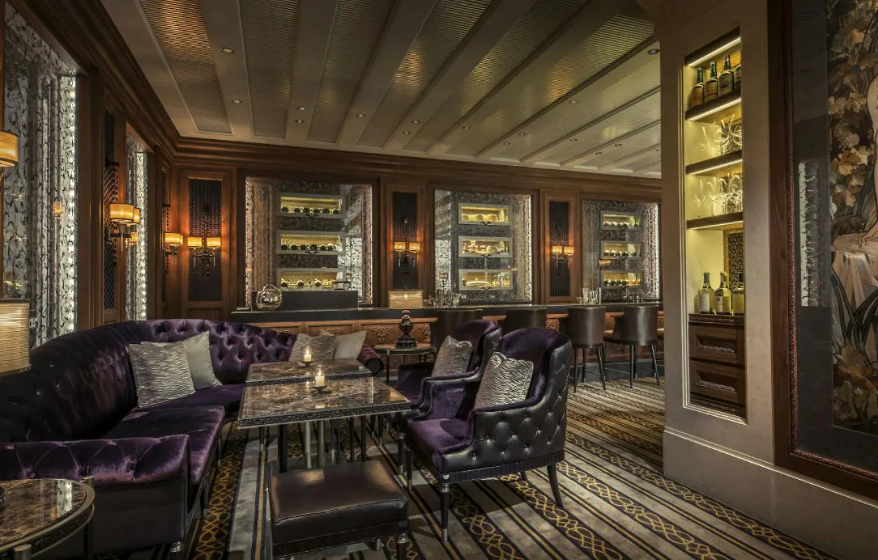 *****  Four Seasons Hotel Hong Kong China