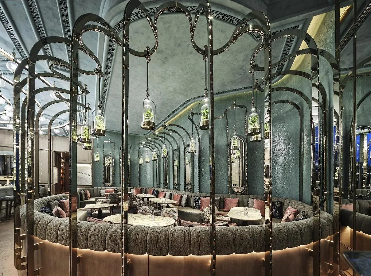 Four Seasons Hotel Hong Kong