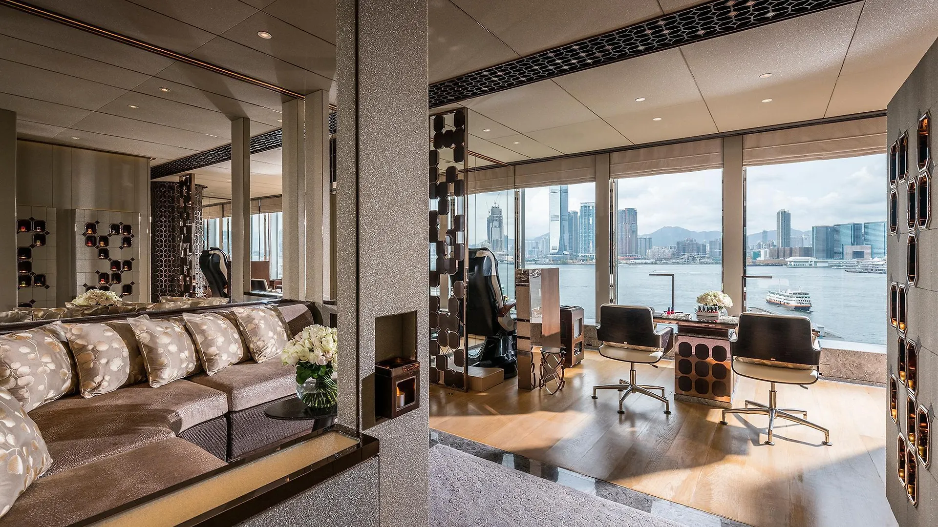 Four Seasons Hotel Hong Kong 5*,  China