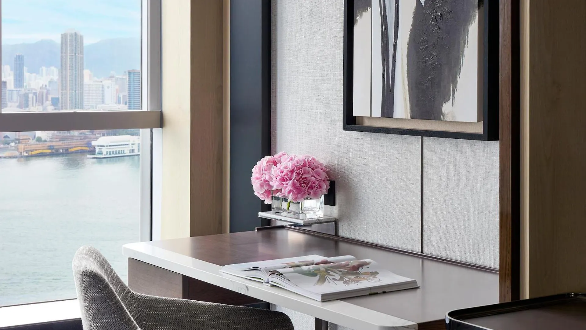 Four Seasons Hotel Hong Kong